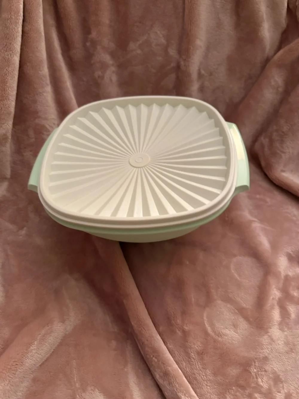 💚Tupperware Servalier Bowl Mint Green 2.8L/ 11 3/4 cups mix prep store serve NEW - Picture 3 of 9